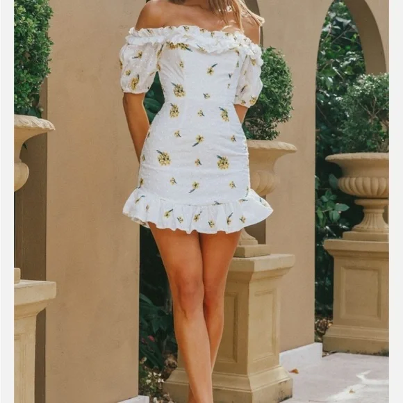 Selfie Leslie Mini Dress Morning Song Off-Shoulder Embroidery Size M  Eyelet - Picture 2 of 5
